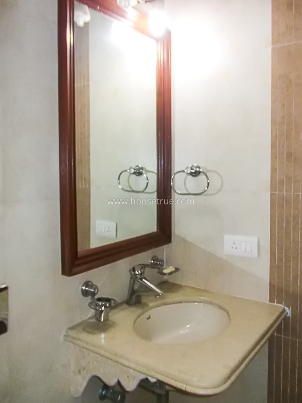 3 BHK Flat For Rent in Defence Colony