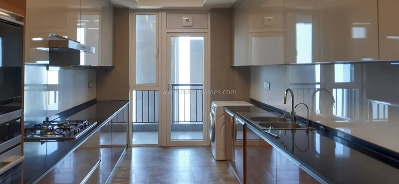4 BHK Condo For Rent in Golf Course Road