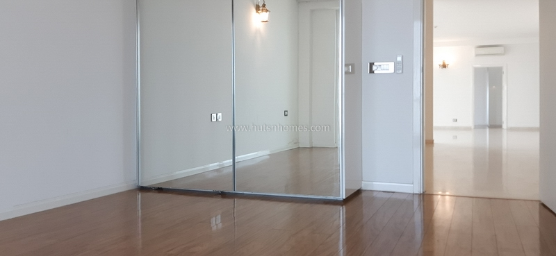 4 BHK Condo For Rent in Golf Course Road