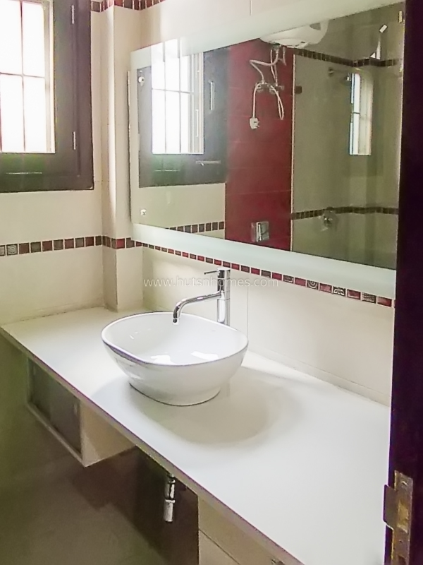 3 BHK Flat For Rent in Defence Colony