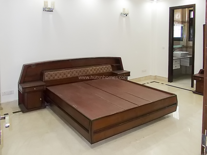 3 BHK Flat For Rent in Defence Colony