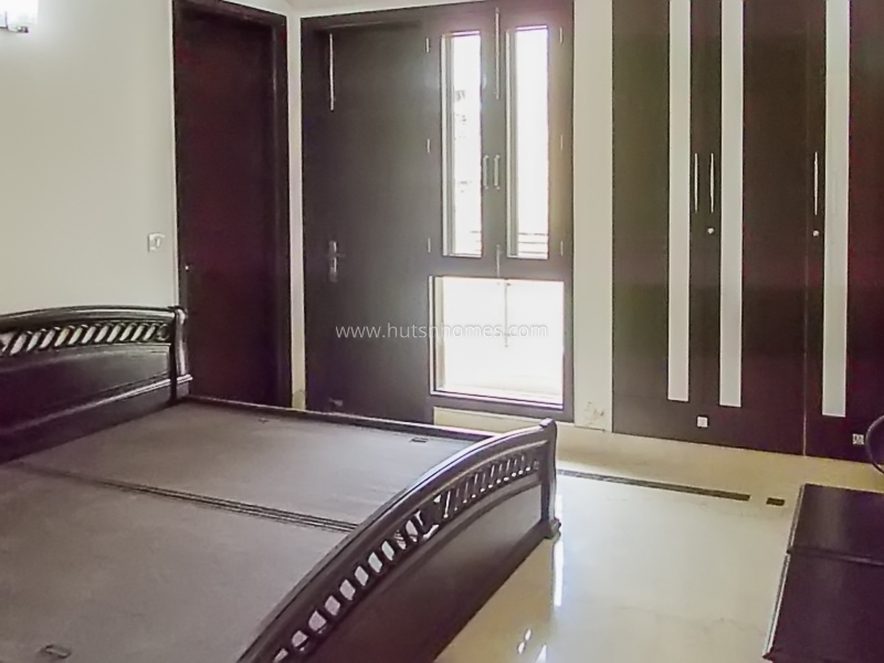 3 BHK Flat For Rent in Defence Colony