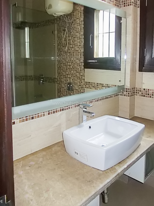 3 BHK Flat For Rent in Defence Colony