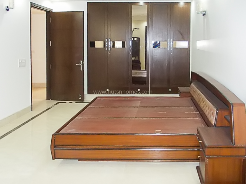 3 BHK Flat For Rent in Defence Colony