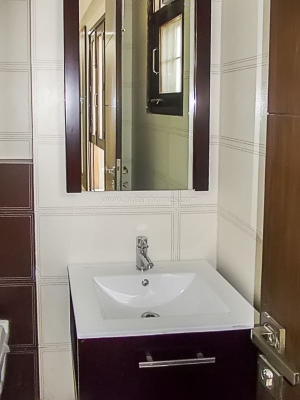 3 BHK Flat For Rent in Defence Colony