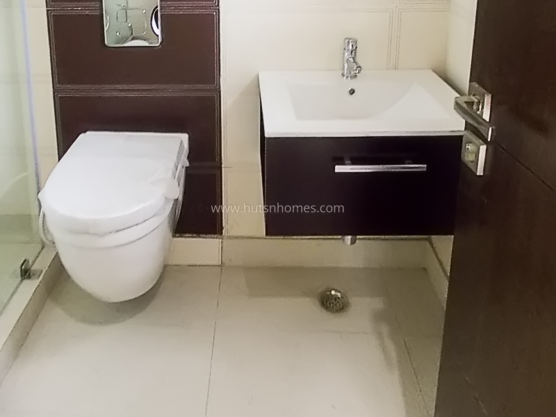 3 BHK Flat For Rent in Defence Colony