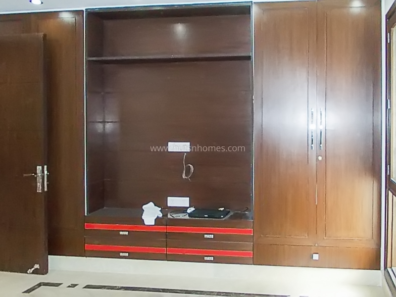 3 BHK Flat For Rent in Defence Colony