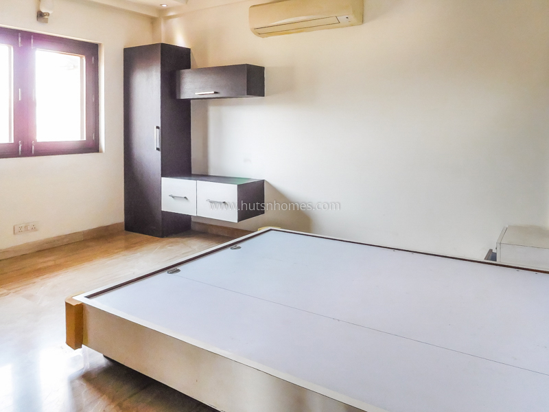16 BHK Entire-Building For Rent in New Friends Colony