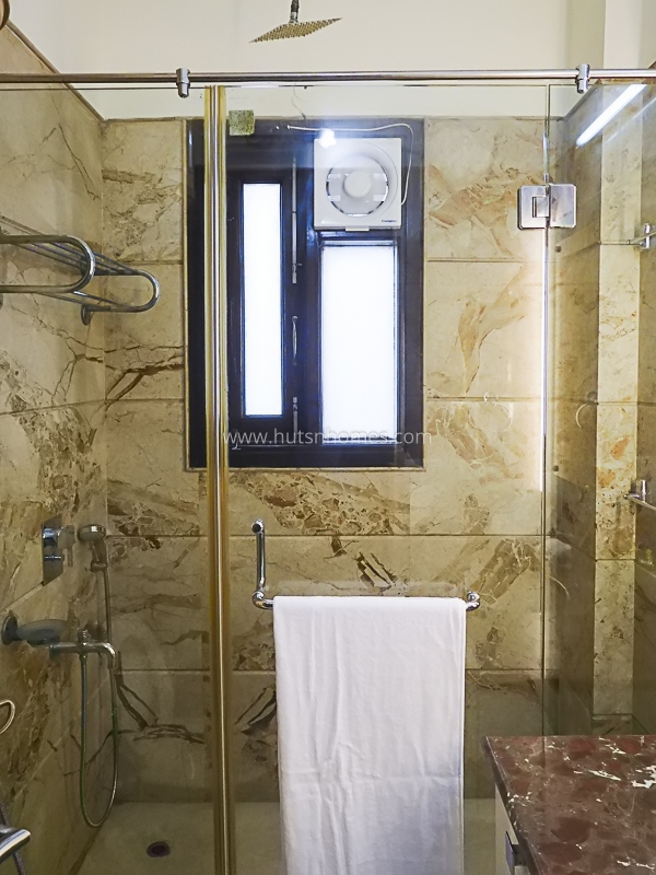 3 BHK Flat For Rent in Defence Colony