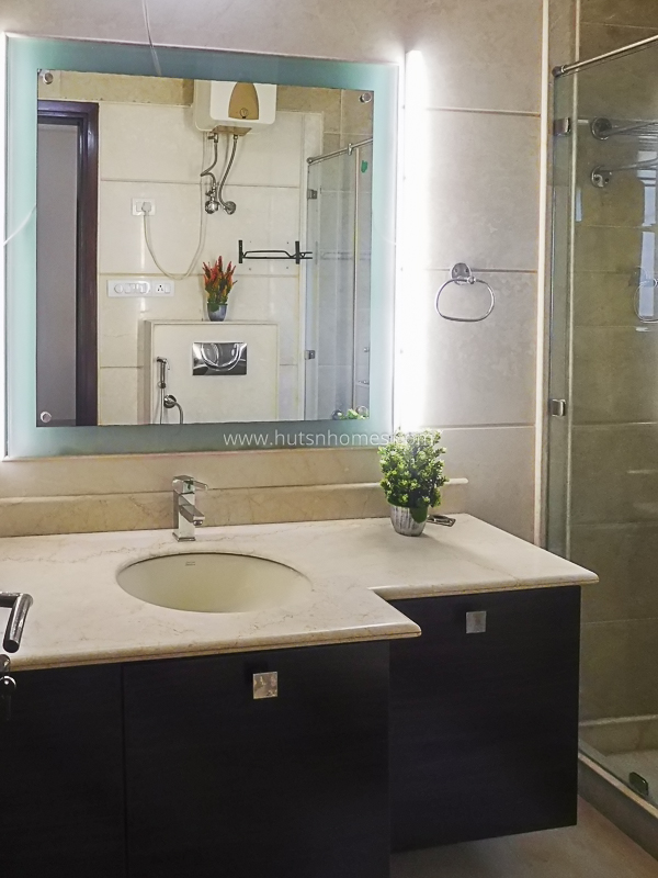 3 BHK Flat For Rent in Defence Colony