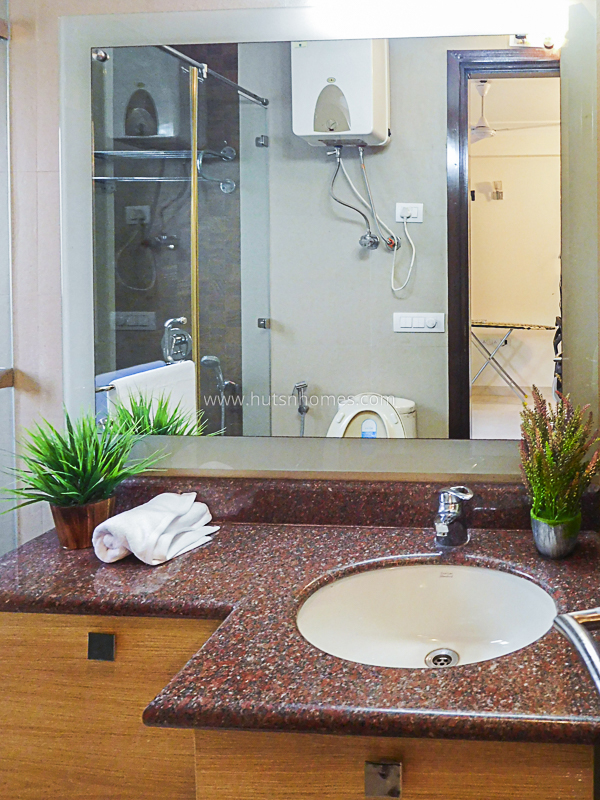 3 BHK Flat For Rent in Defence Colony