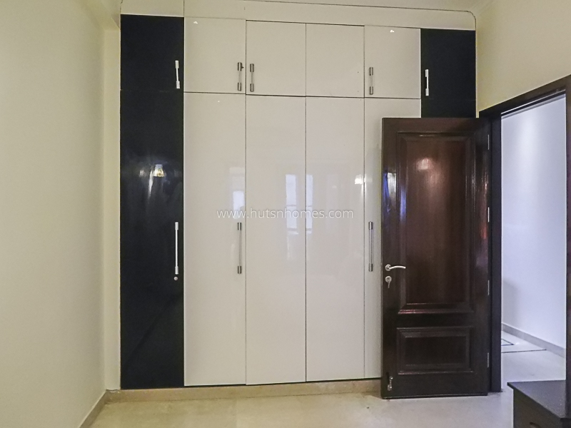 3 BHK Flat For Rent in Defence Colony