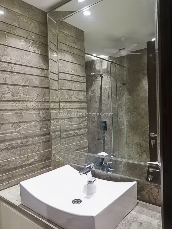 3 BHK Flat For Rent in Defence Colony
