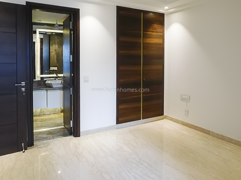3 BHK Flat For Rent in Defence Colony