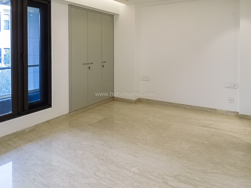 3 BHK Flat For Rent in Defence Colony
