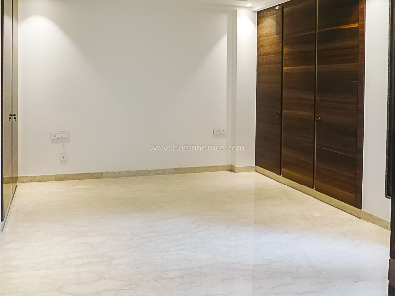 3 BHK Flat For Rent in Defence Colony
