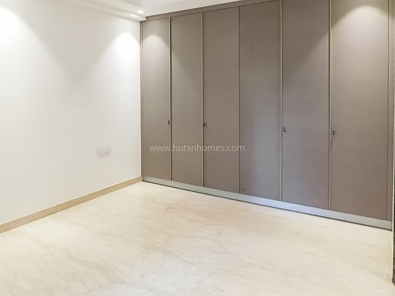 3 BHK Flat For Rent in Defence Colony