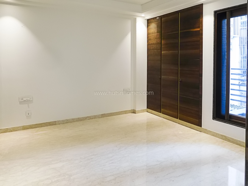 3 BHK Flat For Rent in Defence Colony