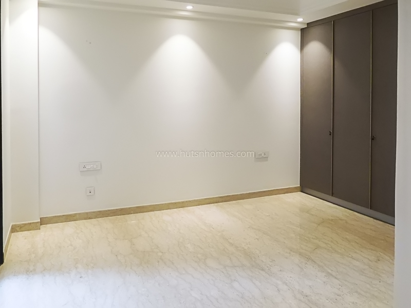 3 BHK Flat For Rent in Defence Colony