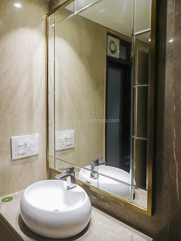 3 BHK Flat For Rent in Defence Colony