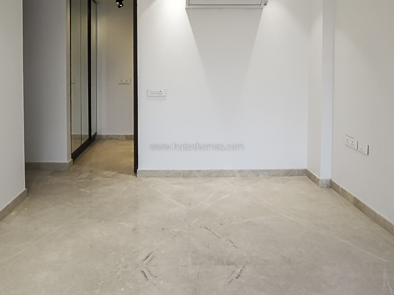 3 BHK Flat For Rent in Defence Colony