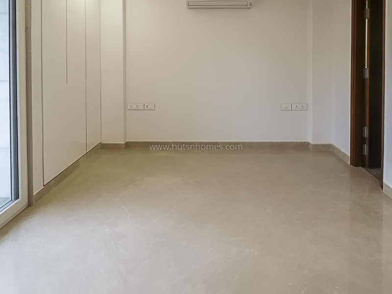 3 BHK Flat For Rent in Defence Colony