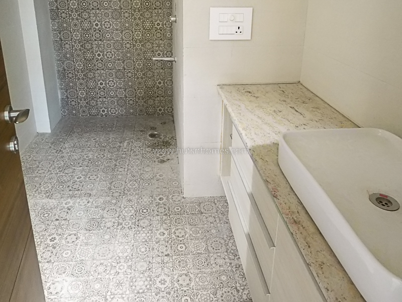 3 BHK Flat For Rent in Defence Colony