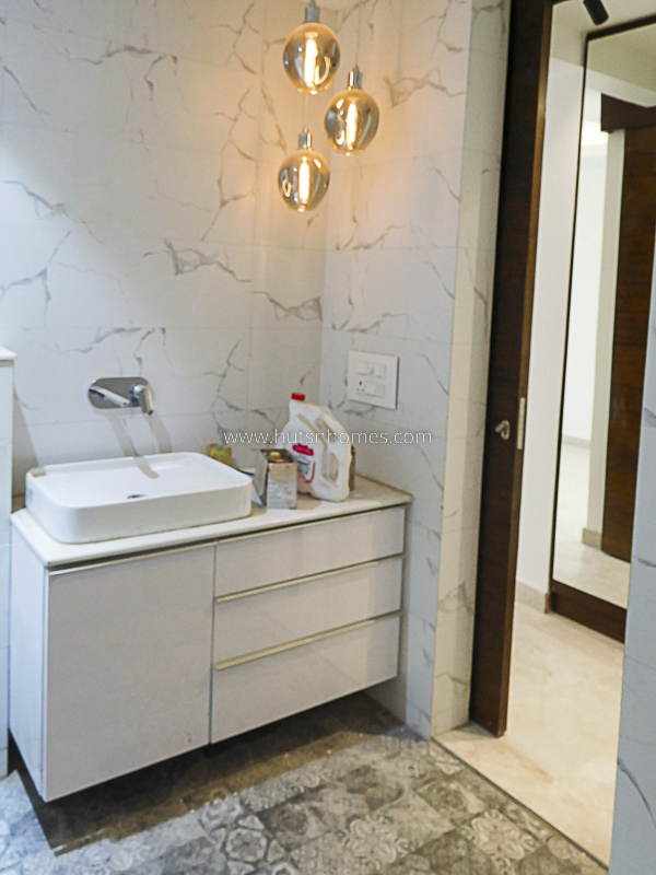3 BHK Flat For Rent in Defence Colony