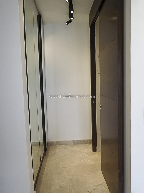 3 BHK Flat For Rent in Defence Colony