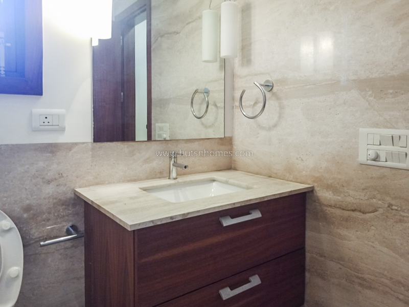4 BHK Flat For Rent in Vasant Vihar