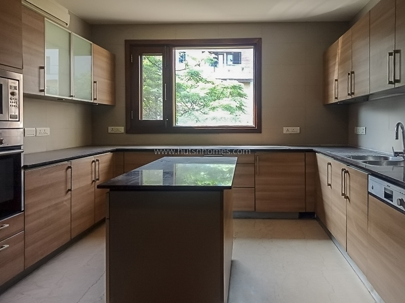 4 BHK Flat For Rent in Vasant Vihar