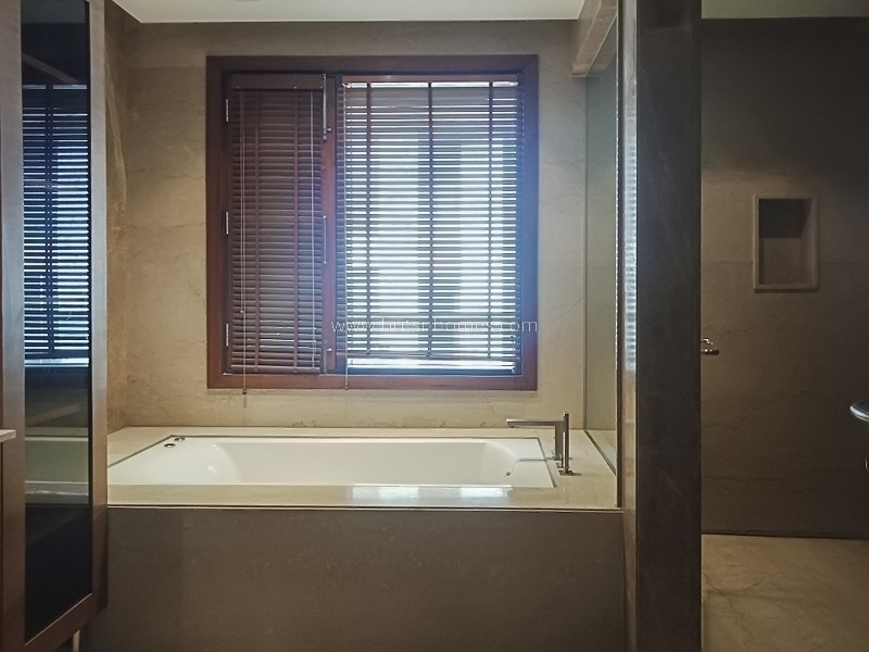 4 BHK Flat For Rent in Vasant Vihar