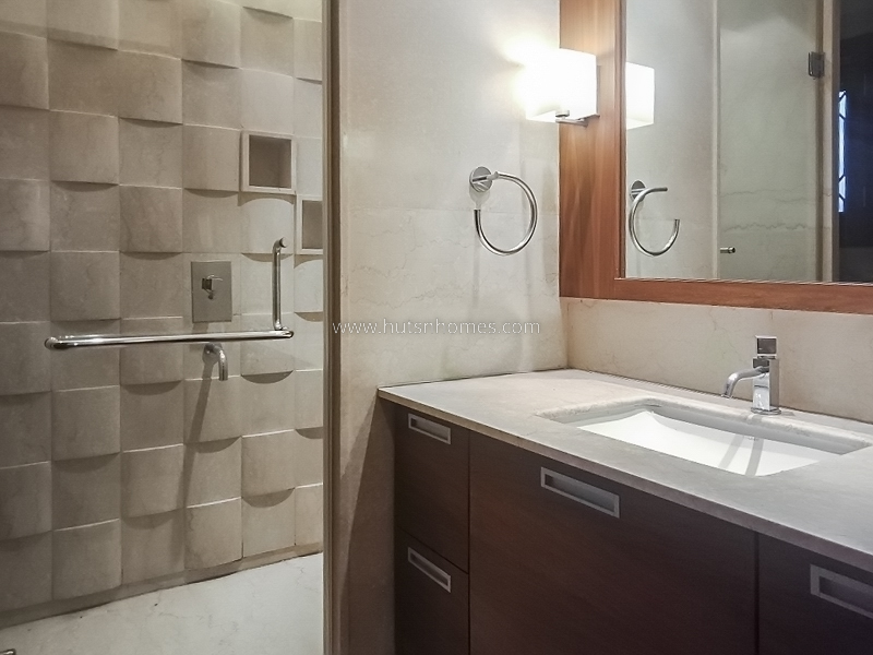 4 BHK Flat For Rent in Vasant Vihar