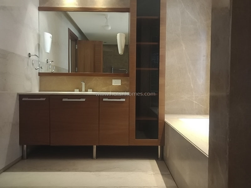 4 BHK Flat For Rent in Vasant Vihar