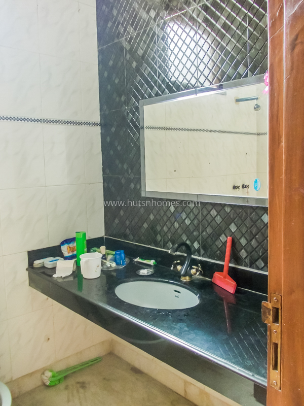 4 BHK Duplex For Rent in Nizamuddin East