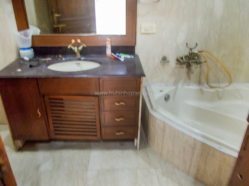 4 BHK Duplex For Rent in Nizamuddin East