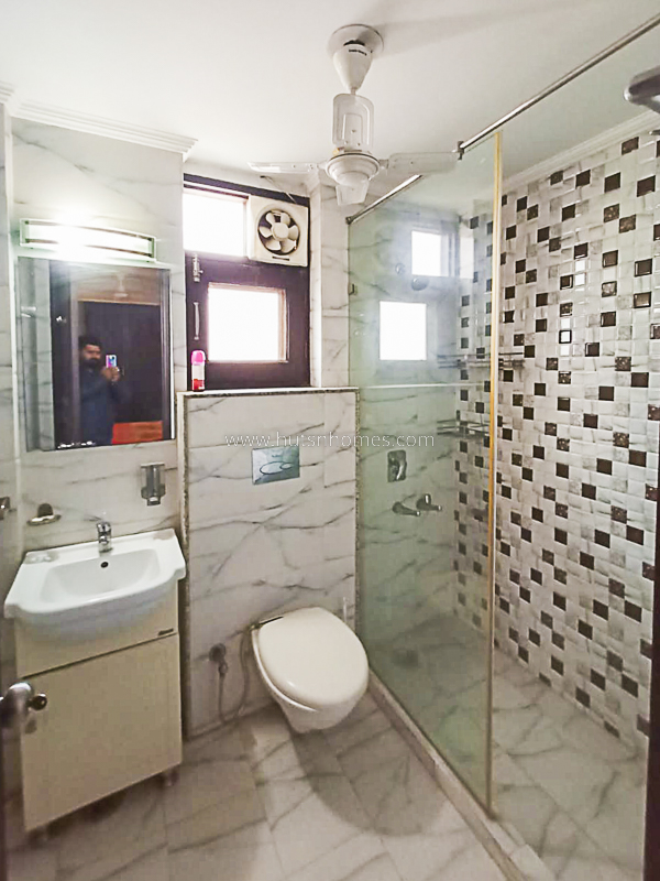 3 BHK Flat For Rent in Defence Colony