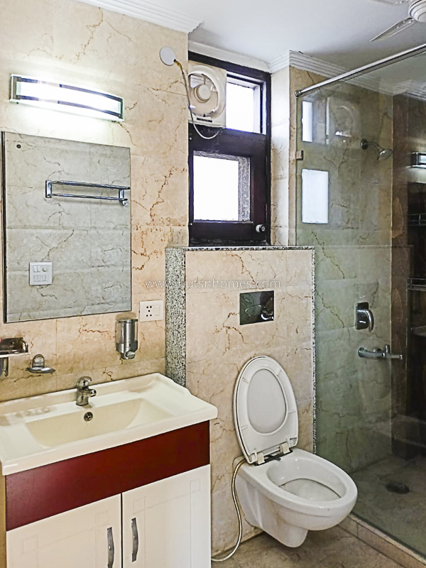 3 BHK Flat For Rent in Defence Colony