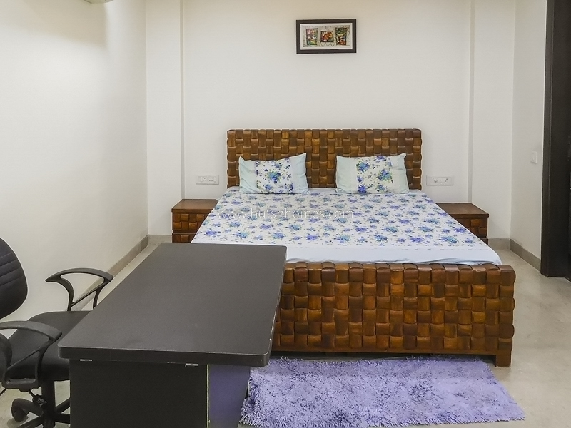 3 BHK Flat For Rent in Defence Colony