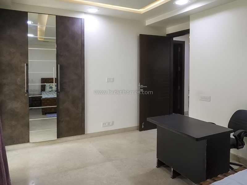 3 BHK Flat For Rent in Defence Colony