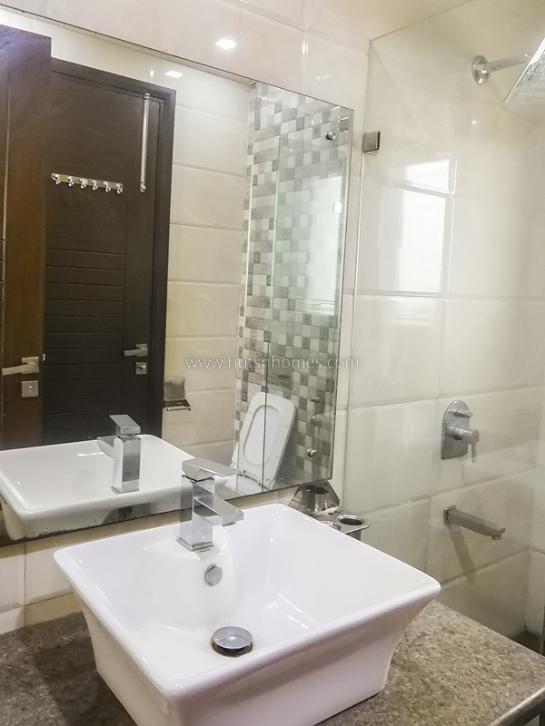 3 BHK Flat For Rent in Defence Colony