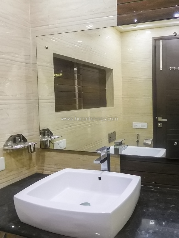 3 BHK Flat For Rent in Defence Colony