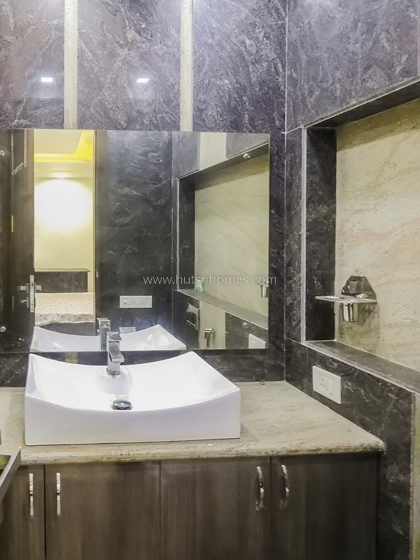 3 BHK Flat For Rent in Defence Colony