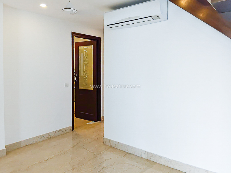 3 BHK Flat For Rent in Defence Colony