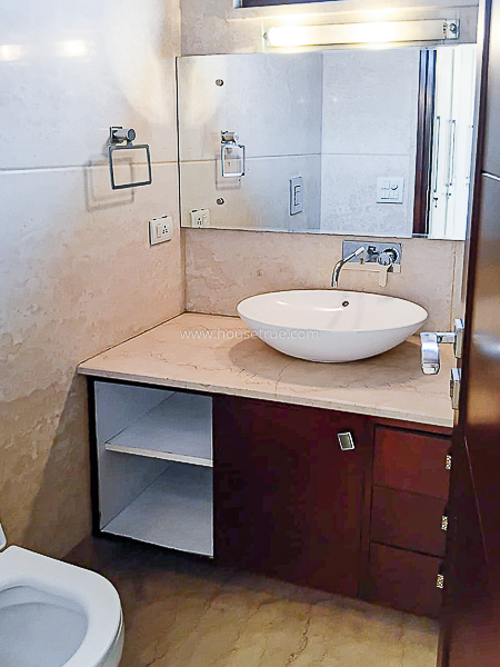 3 BHK Flat For Rent in Defence Colony