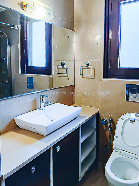 3 BHK Flat For Rent in Defence Colony
