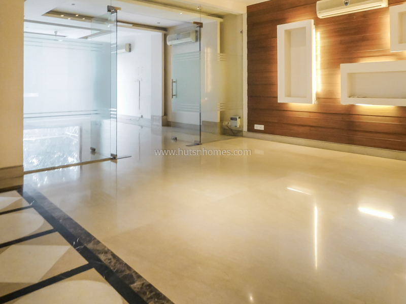 4 BHK Flat For Rent in New Friends Colony