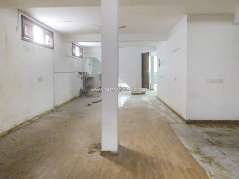 4 BHK Flat For Rent in New Friends Colony