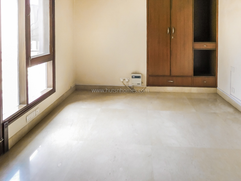 4 BHK Flat For Rent in New Friends Colony