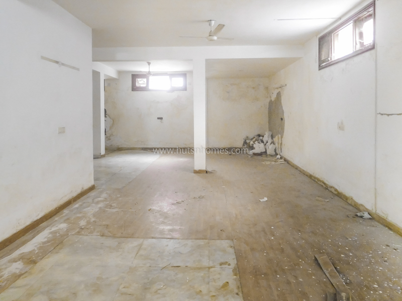 4 BHK Flat For Rent in New Friends Colony